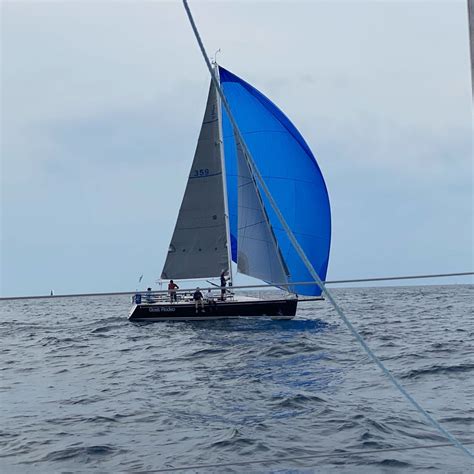 Symmetric Spinnakers Vs Asymmetric Spinnakers | SailTrader