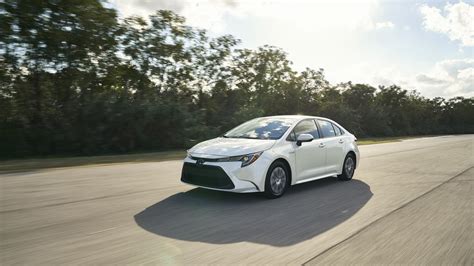 Toyota Prius Vs Toyota Corolla Hybrid