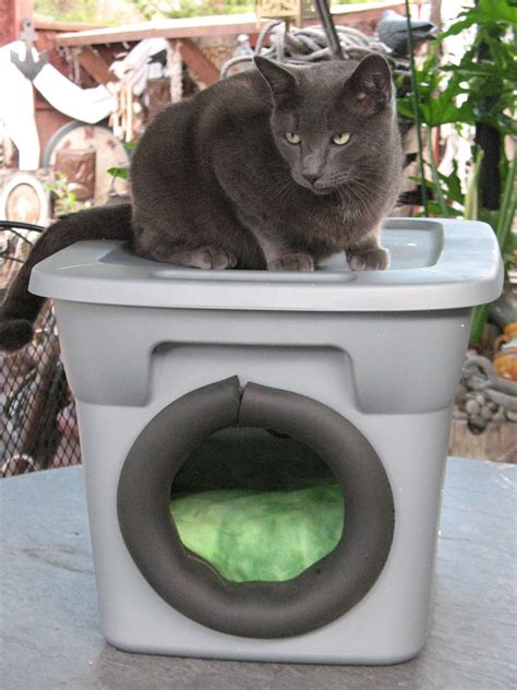 Artsy Fartsy: Outdoor Cat Bed For Winter