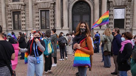 Mio figlio aggredito in strada da cinque bulli perché gay Corriere it