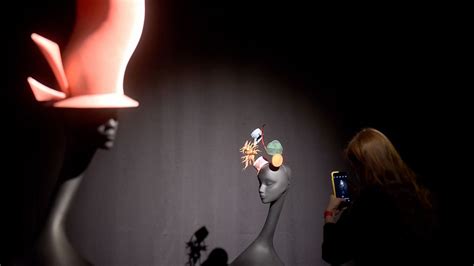 Дело в шляпке: шедевры Филипа Трейси в Санкт-Петербурге | Euronews