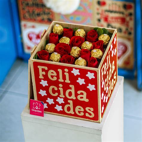 Caja Con Rosas Ferrero Piezas Florer A En Cuernavaca Orqu Dea