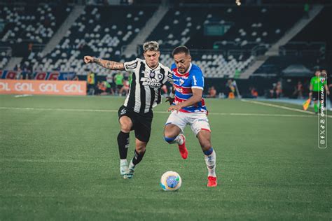 Bruno Pacheco fica fora contra Flamengo por opção de Vojvoda