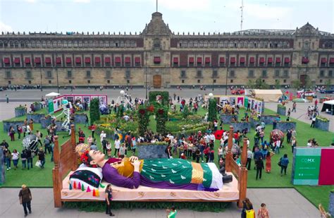 El Zócalo de la CDMX se pinta con Los colores de Frida Kahlo Soy Mujer