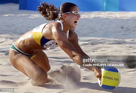 7 Hot Sexy Emilie Pires Bikini Pics