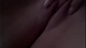 Esposa con ganas de correrse muestra el coño XVIDEOS