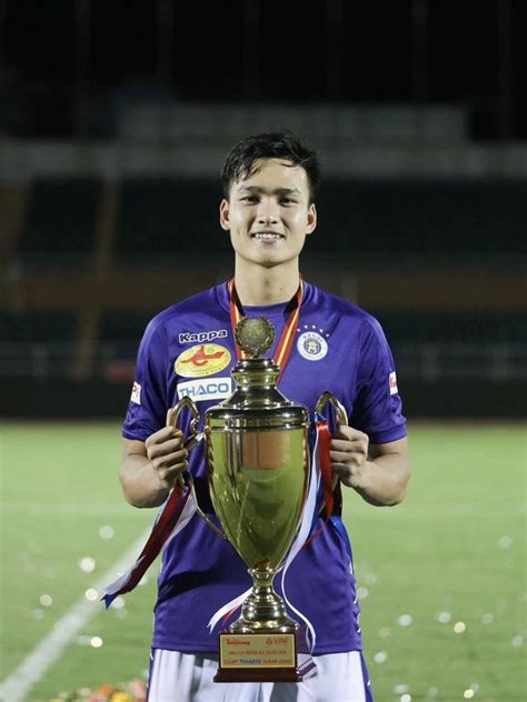 Hot boy độc thân cao m của tuyển Việt Nam đốn tim chị em