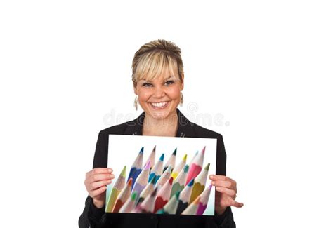 Portrait De Studio D Une Fille Blonde Mignonne Tenant Un Morceau De Papier Photo Stock Image