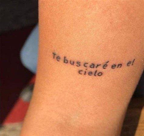 Tatuagem Entre Os Seios Ideias Tops Tatuajes Discretos Tatuajes