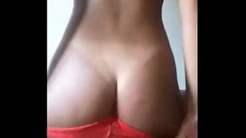 MILF con gran clítoris luciendo y masturbándose XVIDEOS