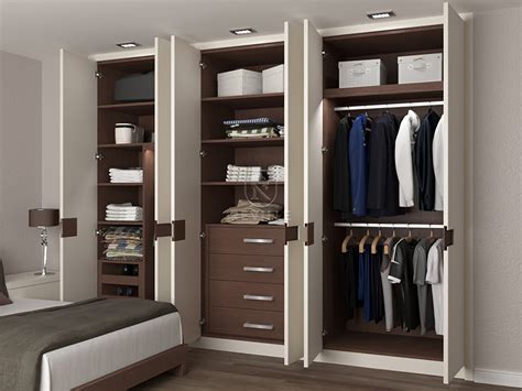 Шкаф с интегрированными ручками «Coves» с вставками из шпона