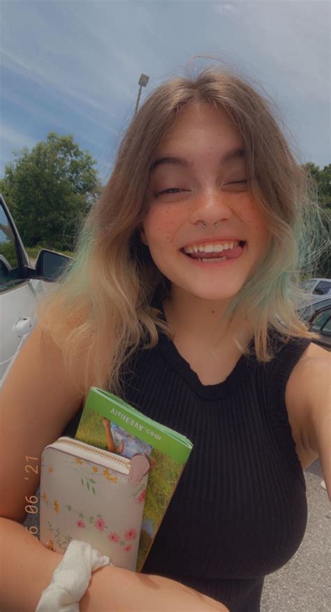 Just A Cute Photo That Shows How Big My Tits Are R Busty Hide