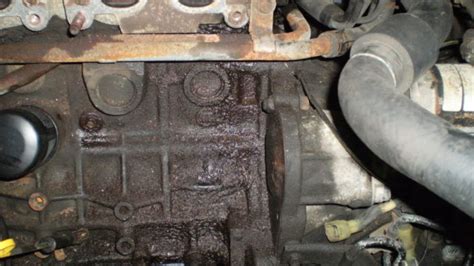 Cylinder Head Gasket Leaks - Know The Signs And Symptoms