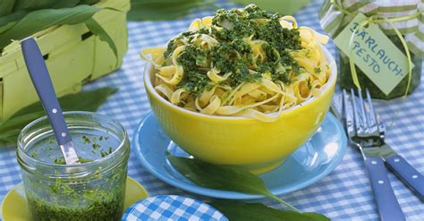 Nudeln Mit Pesto Rezept EAT SMARTER