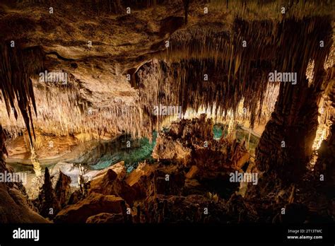 Dragon Cave Coves Del Drach Cuevas Del Drach Stalactite Mysterious