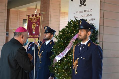 Foto Della Cerimonia Della Deposizione Di Una Corona Di Alloro Per