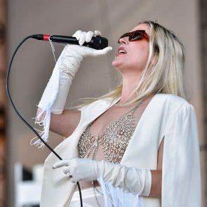 Natalie Bergman Nude Tits While Performing Scandal Planet