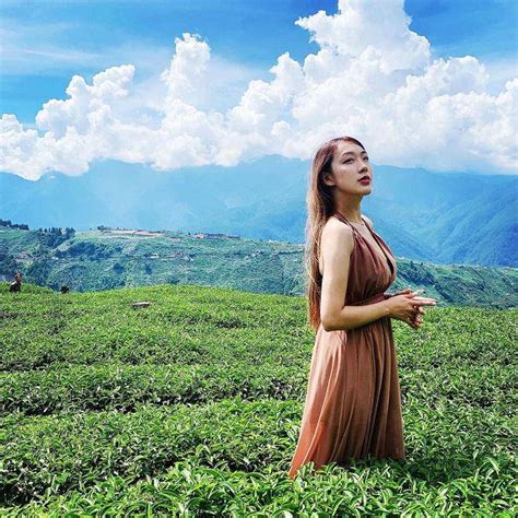 Gu Th I Trang Khoe Kh O V Ng M T G I C M C A Hot Girl Tr Xanh