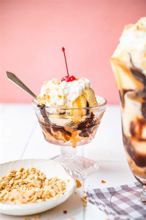 Easy Ice Cream Sundae Recipe - Dinner, then Dessert