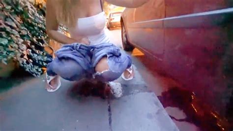 Hot Blonde Really Needed A Piss Thisvid Em Ingl S