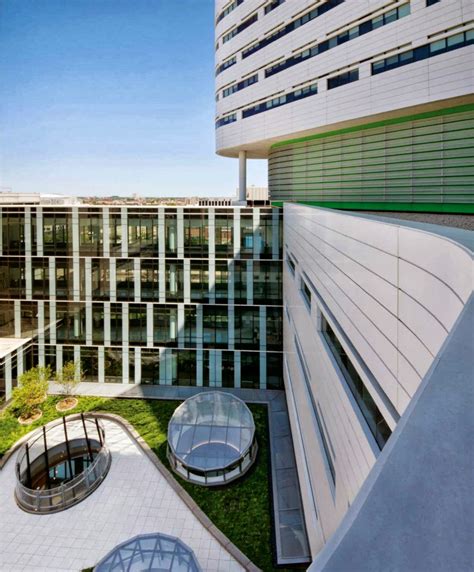 architecture now and The Future: RUSH UNIVERSITY MEDICAL CENTER BY