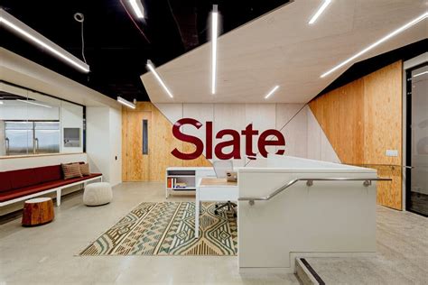 slate  pioneering web magazine struggles  find identity