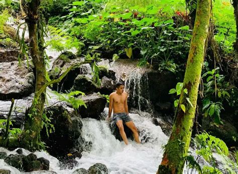 gratis wisata karangasem berenang  sungai bali  biru  jernih