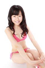 Slim Japanese Beauty Chiba Natsumi Poses In Sexy Pink Bikini Photos