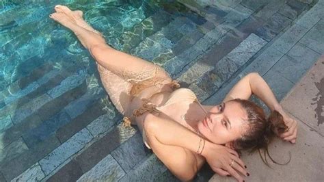 10 Hot Sexy Sri Wulandari Guritno Bikini Pics