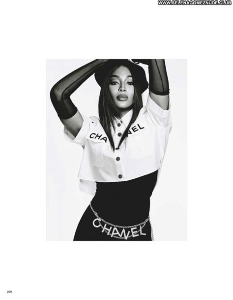 Naomi Campbell No Source Sexy Babe Posing Hot Celebrity Beautiful Famous And Nude