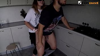 Follando a un chico con cinturón de castidad y un enorme arnés Subtitulos en ingles XVIDEOS