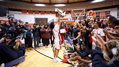 Video: Sexton's Keyshawn Summerville hits game-winning half-court 3
