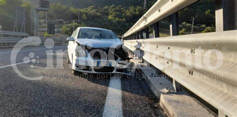 Incidente Sulla Del Mediterraneo Lauto Si Ferma Sulla Corsia Di