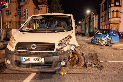 Vier Verletzte Nach Kreuzungscrash In Zittau J Hrige Bersieht Pkw