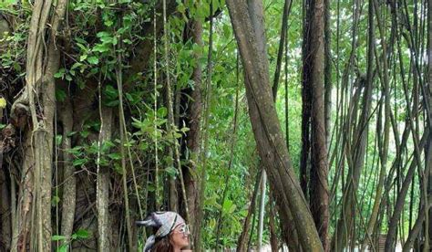 கதலனடன சனற நடக தனமயல இனம Kiara advani sets internet fire in red bikini