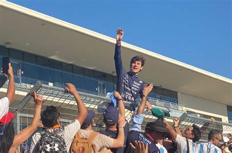 Así festejaba Colapinto su llegada con una recta llena de argentinos en