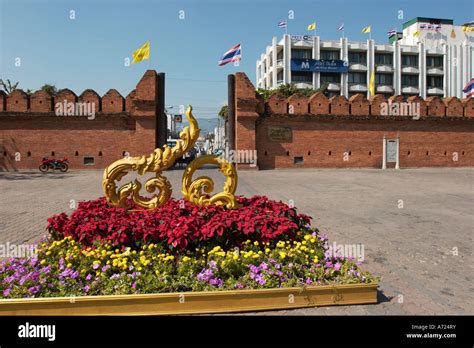 Tha Phae Gate Chiang Mai Thailand Stock Photo Alamy