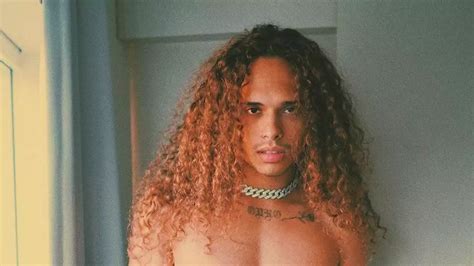 Lancei música e só falam se sou gay diz Vitão após falar sobre sua sexualidade ISTOÉ