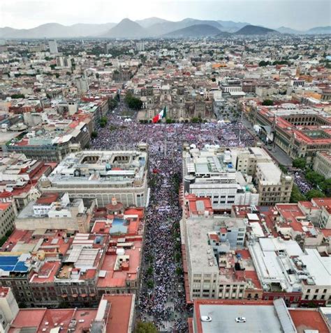 Tens Of Thousands Gather At Mexicos Zócalo Square To Celebrate Fifth