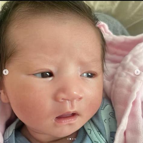 Hot girl Mẫn Tiên lần đầu khoe gương mặt con nhóc tỳ là bản sao nhí của bố