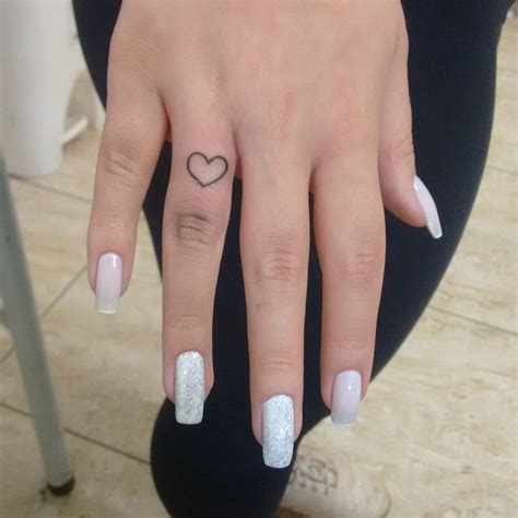 Tatuagem Coração No Dedo