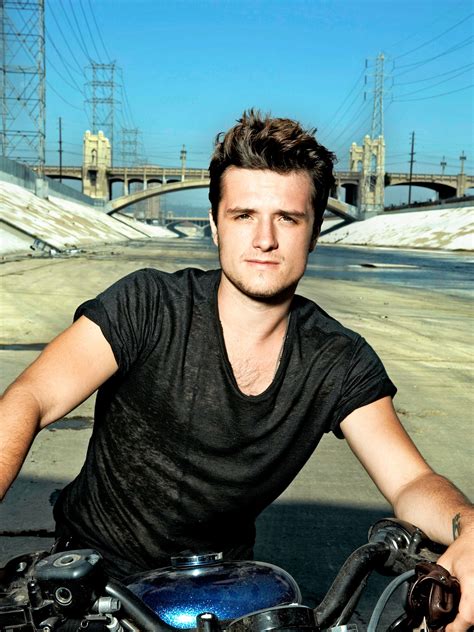 Josh Hutcherson Photo 39 Of 60 Pics Wallpaper Photo 656042 Theplace2