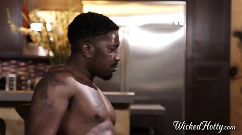 Ebony Babe Gets Fingered And Fucked