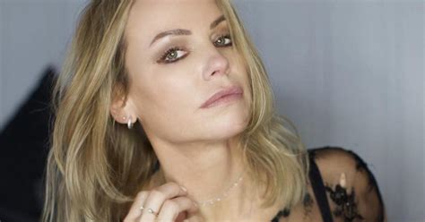 Caroline Néron fait monter la température avec de nouvelles photos en lingerie Monde de Stars