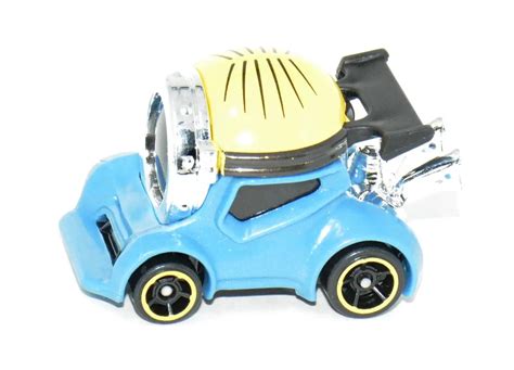 Hot Wheels Despicable Me Minion Stuart Loose Cars