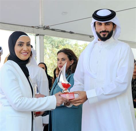 بالفيديو والصور ناصر بن حمد مدرسة البيان مثالاً­ يحتذى به في دعم