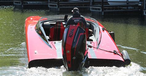 Meet The Performance Powerboats P-280 Catamaran - Speed on the Water