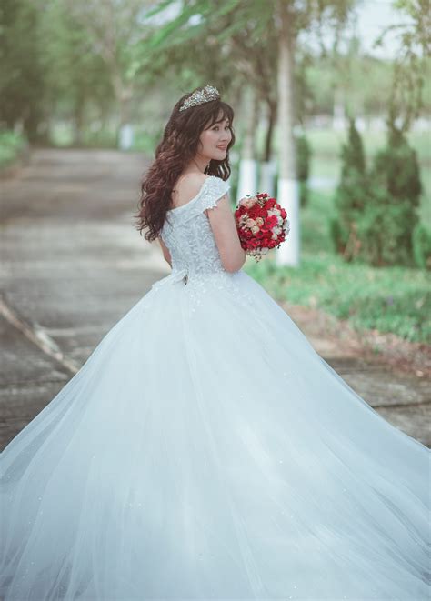 Wearing Jeans For A Bride At Her Wedding Outfit
