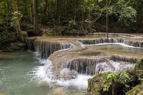 erawan jatuh tanaman sungai erawan foto latar belakang  gambar
