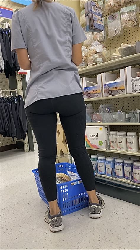 Petite Slim Thick Latina Milf With Nicy Body Spandex Leggings